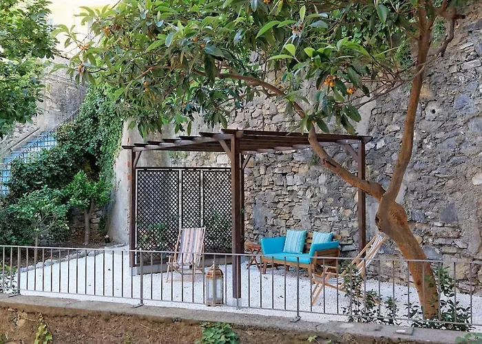 Bel Carlo - 2 Camere, Giardino, Vista Porto *